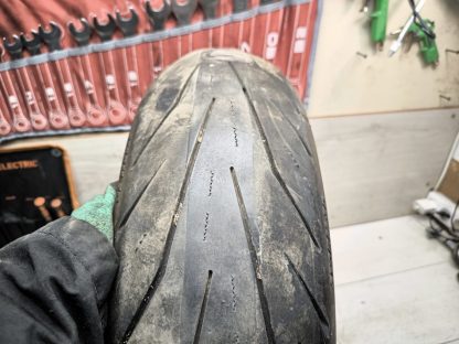 Мотошина AVON STORM 3D 160/60-17 (дата выпуска 30/21) Honda CB500X (2017-2018) — изображение 4