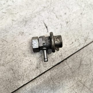 Регулятор давления топлива (чуть пропускает топливо) Honda CBR1100XX (1999-2000)