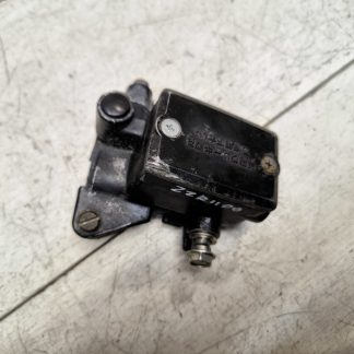 Главный тормозной цилиндр переднего тормоза (машинка) Kawasaki ZZR1100 (1990-1992)