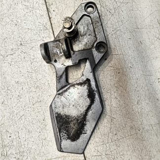 Кронштейн боковой подножки левая Kawasaki ZZR1100 (1990-1992)