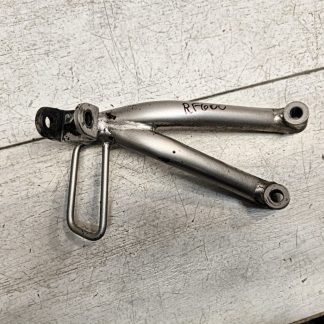 Кронштейн боковой подножки L Suzuki RF600R (1993-1997)