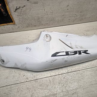 Элемент пластика задний боковой Honda CBR919RR Fireblade (1996-1999)