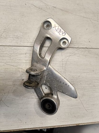 Кронштейн боковой подножки Yamaha XJ900S Diversion (1995-2002)