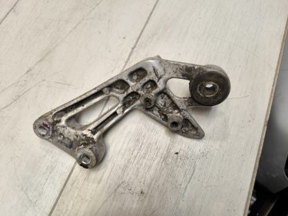 Кронштейн боковой подножки Yamaha XJ900S Diversion (1995-2002) — изображение 2