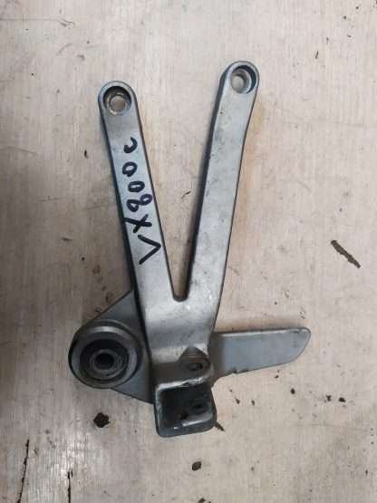 Кронштейн боковой подножки Suzuki VX800 (1990-1996)
