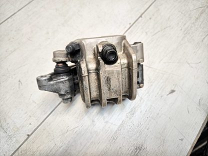Суппорт с колодками Honda VFR750F (1990-1993) — изображение 4