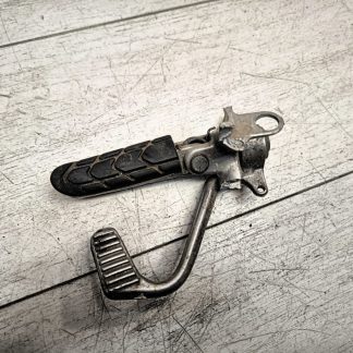 Кронштейн боковой подножки с подножкой Honda CBR1100XX (1999-2000)