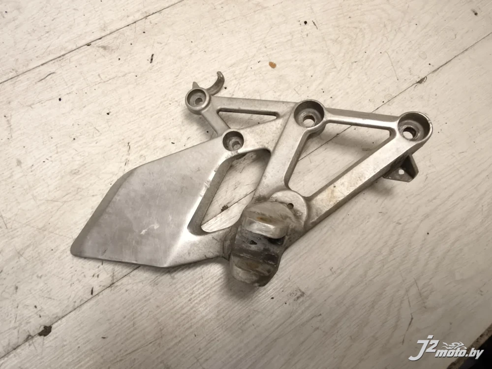 Кронштейн боковой подножки правый Honda CBR600F2 (1991-1994)