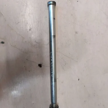 Болт крепления двигателя Honda CBR600F4