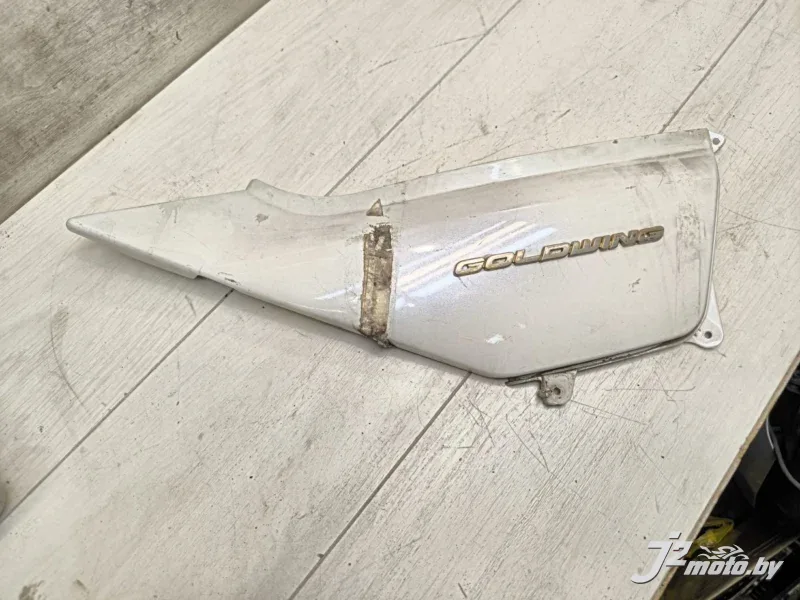 Накладка боковая Honda GL1800 (2001-2005)