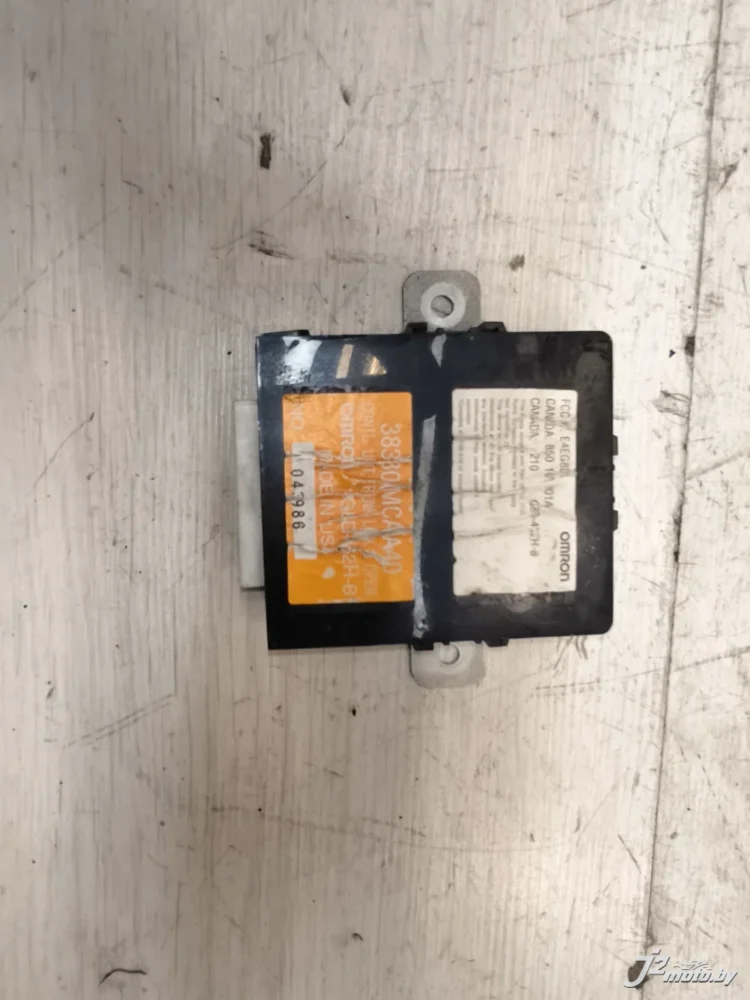 Реле блока управления задним багажником Honda Goldwing GL 1800 38380-MCA-A40 Honda GL1800 (2006-2010)