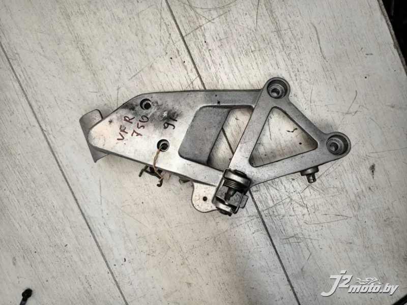 Кронштейн боковой подножки Honda VFR750F (1990-1993)