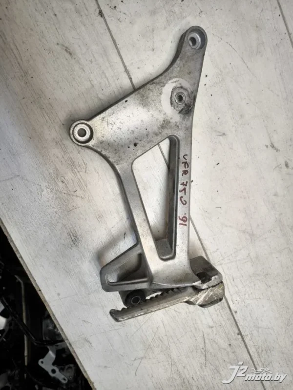 Кронштейн боковой подножки Honda VFR750F (1990-1993)