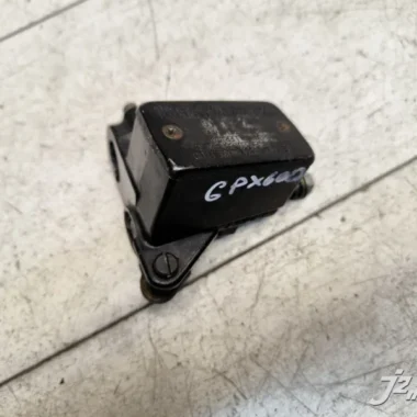 Главный тормозной цилиндр переднего тормоза (машинка, есть повреждения) Kawasaki GPX600R (1988-1997)