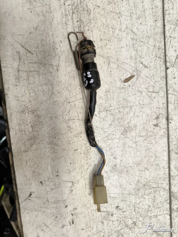 Датчик заднего тормоза Kawasaki GPX600R (1988-1997)