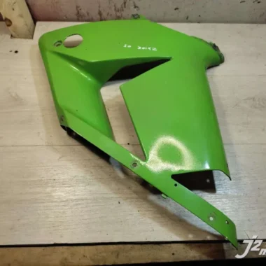 Элемент пластика боковой Kawasaki ZX-10R (2004-2005)