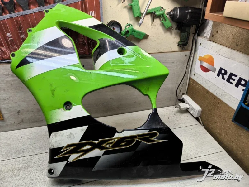 Элемент пластика боковой Kawasaki ZX-6R (2000-2002)