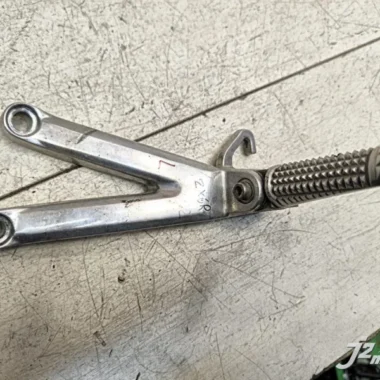 Кронштейн с боковой подножкой Kawasaki ZX-6R (2000-2002)
