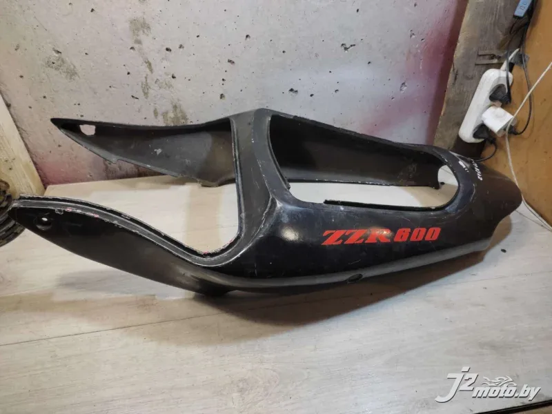 Элемент пластика заднего Kawasaki ZX-6R (2000-2002)