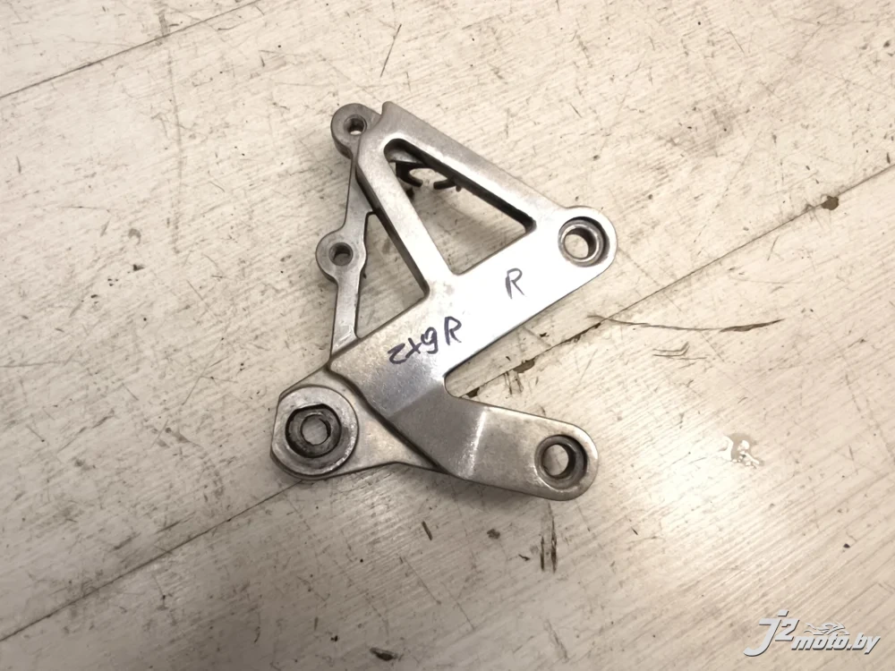 Кронштейн боковой подножки правый Kawasaki ZX-9R (1994-1997)