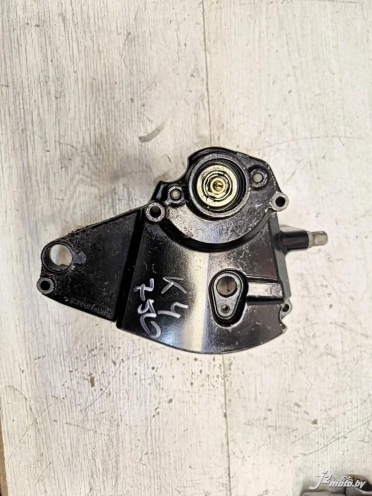 Крышка ведущей звезды Suzuki GSX750R (2004-2005)