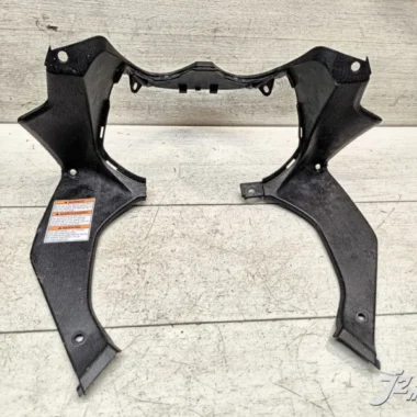 Элемент пластика вокруг приборной панели Suzuki GSF650S Bandit (2005-2006)