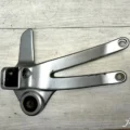Кронштейн боковой подножки Suzuki VX800 (1990-1996)