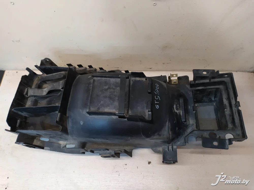Элемент пластика Yamaha GTS1000 (1993-1998)