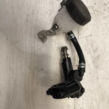 Главный тормозной цилиндр переднего тормоза (машинка) Yamaha R6 2003-2005