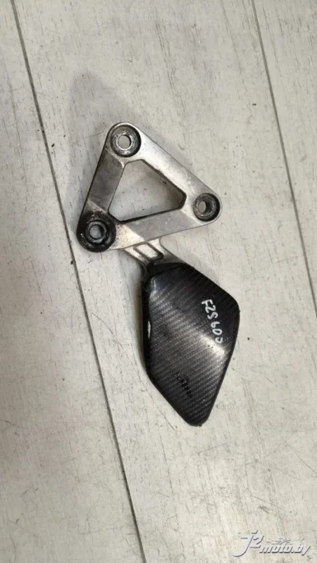 Кронштейн боковой подножки Yamaha FZS600 Fazer (1998-2001)