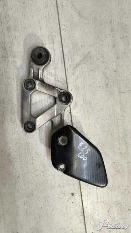 Кронштейн боковой подножки Yamaha FZS600 Fazer (1998-2001)