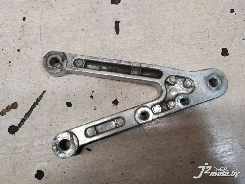 Кронштейн боковой подножки Yamaha R1 (2000-2001)