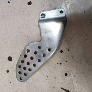 Лепесток кронштейна боковой подножки Yamaha R1 (2000-2001)