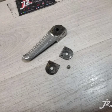 Подножка боковая Yamaha R6 (1999-2002)