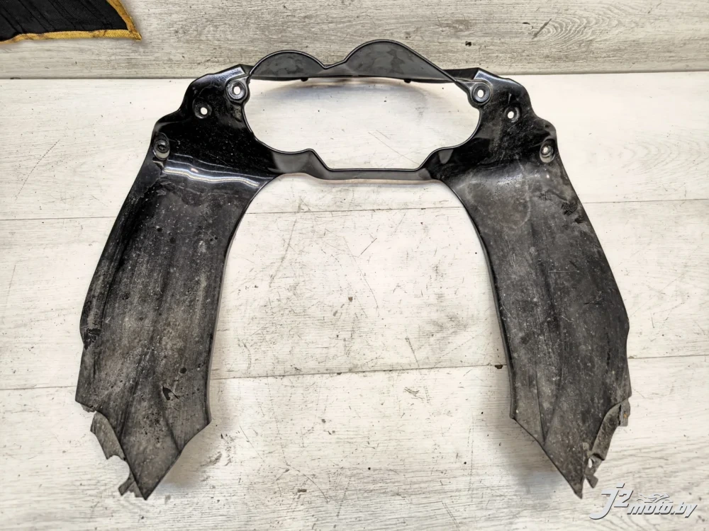 Элемент пластика вокруг приборной панели Yamaha YZF1000R Thunderace (1996-2001)